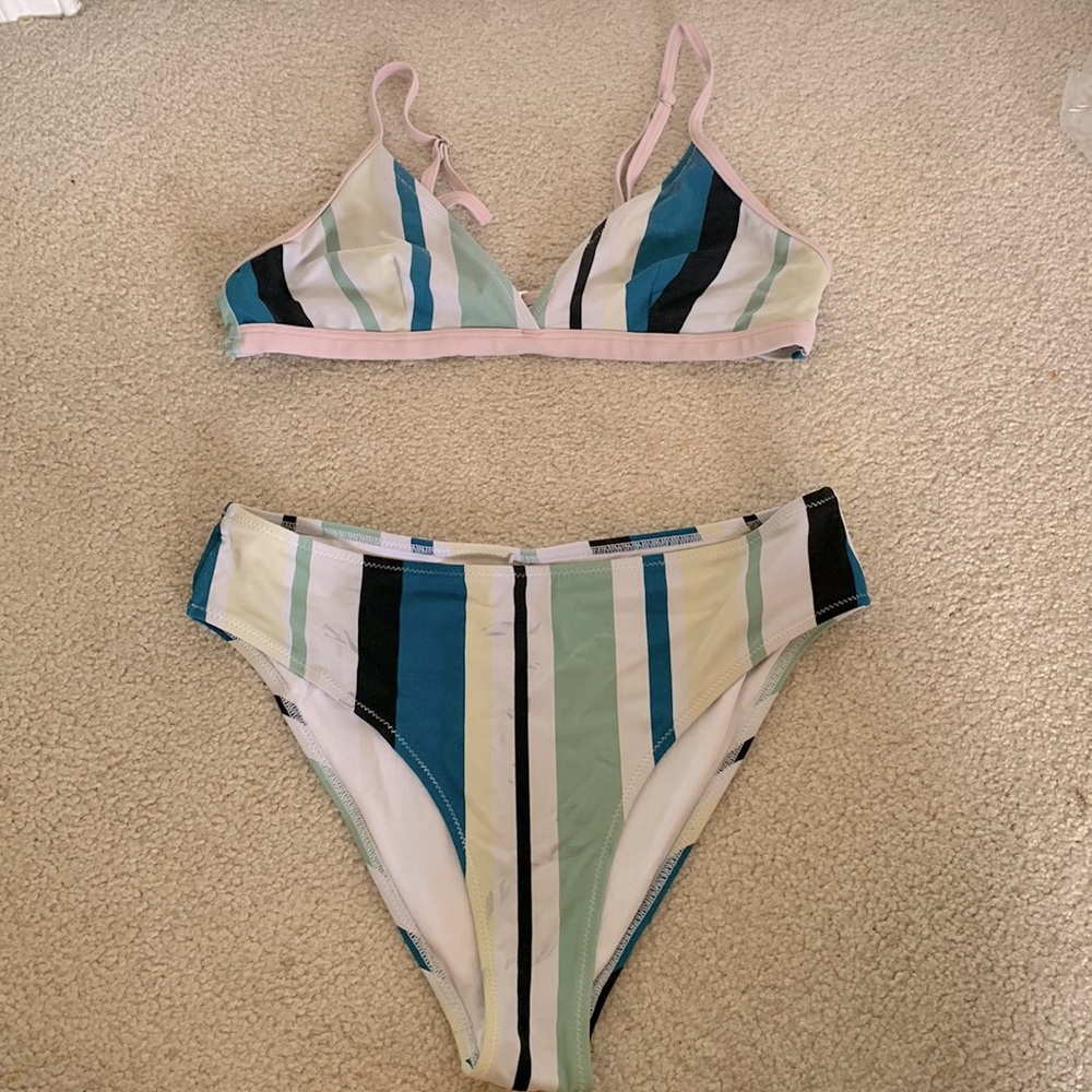 ADORABLE SUMMERY pastel striped bikini! Size Small 🌻🍉⛱️
